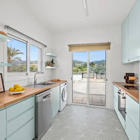 Lagoon Blue House By Nomads