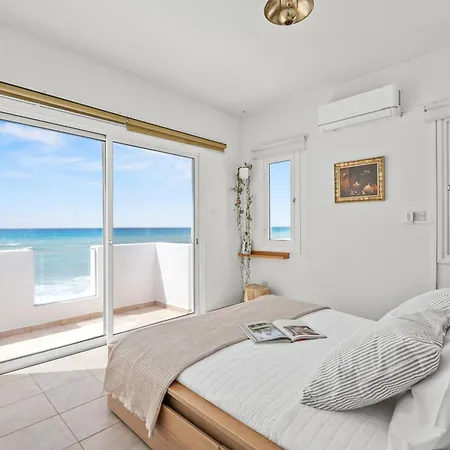 Lagoon Blue House By Nomads *